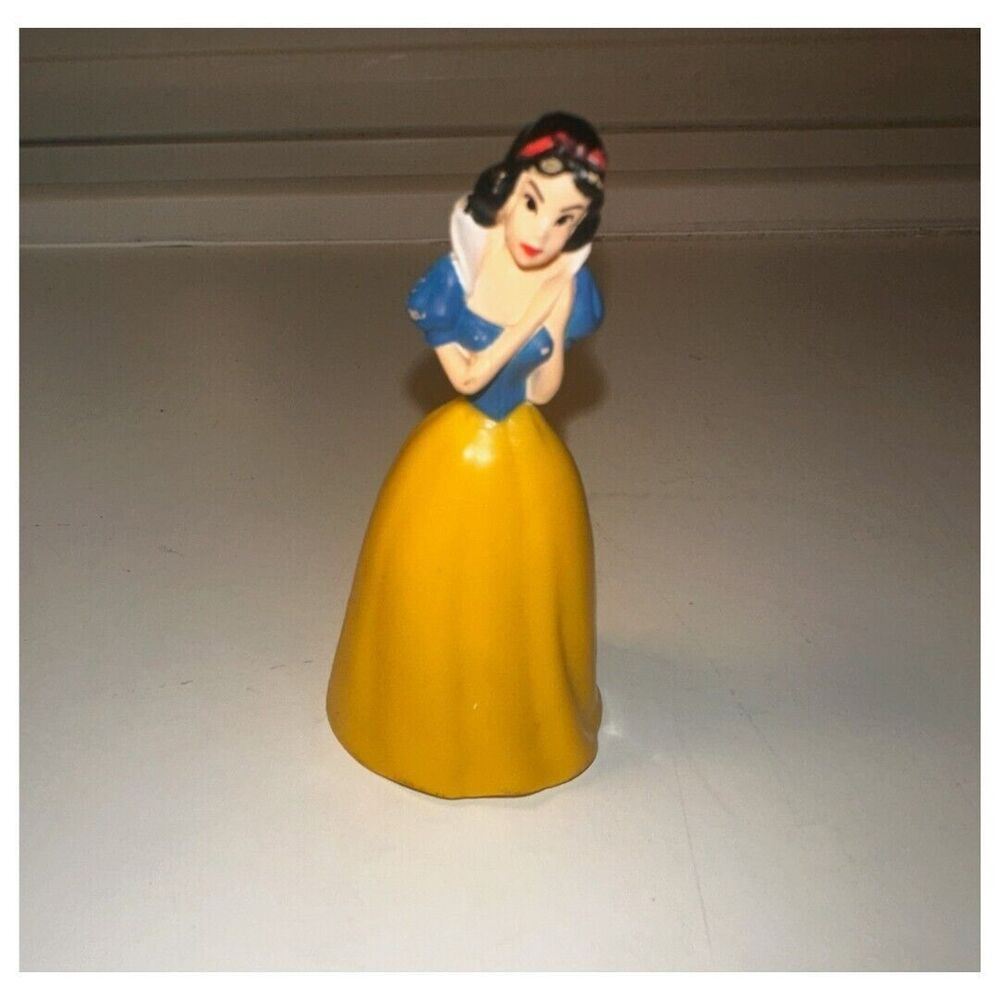 Disney Snow White Figure with Classic Gown Figurine Collectible Toy Cake Topper